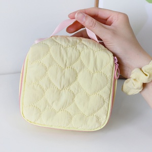 food delivery <b>bag</b> Capacity Cotton Pouch <b>Toiletry</b> Quilted Heart Shape Cosmetic Makeup <b>Bag</b> - Product Image 2