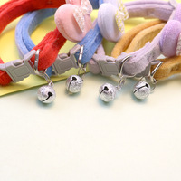 Collier en peluche pour animaux de compagnie avec clochette et nœud en forme de cœur pour chats et petits chiens – Accessoire mignon et réglable pour toutes les saisons