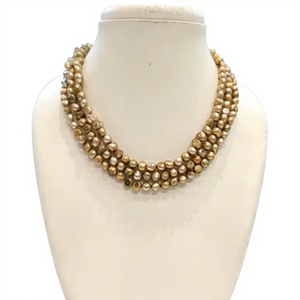 Collar de aspecto de perlas clásico y sencillo de moda elegante de tres capas para mujeres y niñas, bodas, compromisos y ropa de fiesta - Product Image 2