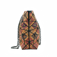 Sac à bandoulière à chaîne matelassée pour femmes avec fermeture à glissière Design pliable en liège pour les commandes en gros
