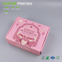 Boîte d'expédition en carton ondulé rose clair personnalisée avec motif arche lunaire céleste pour l'emballage de marques de beauté et de bien-être, idéale pour les ensembles d'impression.