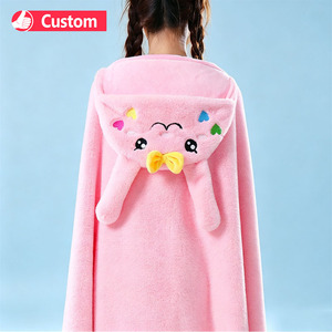 Morbido Plaid/Coperta Avvolgente Personalizzato Rosa con Coniglio, Doppio Strato in Tessuto Peluche, Finta Pelliccia di Coniglio, con Cappuccio, Indossabile - Product Image 1