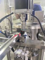 Nouvelle machine de remplissage automatique électrique de haute précision PLC pour gel anti-cafards chimique et liquide en seringue plastique