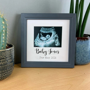 Marco de Fotos Clásico de Madera para Ecografía de Bebé, con Corazones UV, Regalo Conmemorativo para Recién Nacidos, Hecho a Mano con Hilo - Product Image 4