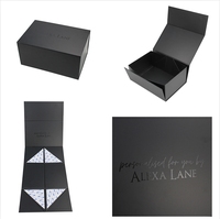 Boîte à parfum rigide pliable magnétique entièrement blanche personnalisée avec impression dorée et motif en relief
