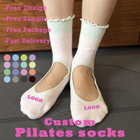Chaussettes de Pilates Reformer pour femmes, antidérapantes, avec logo personnalisé, volants roses et crème, découpées, haute qualité, fabriquées par le fabricant Glacier
