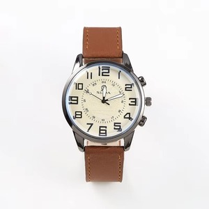 Montre Homme Tendance en Acrylique 45mm, Style Décontracté Rétro, Cadran Numérique à Quartz, Vente en Gros pour Étudiants - Meilleures Ventes - Product Image 4