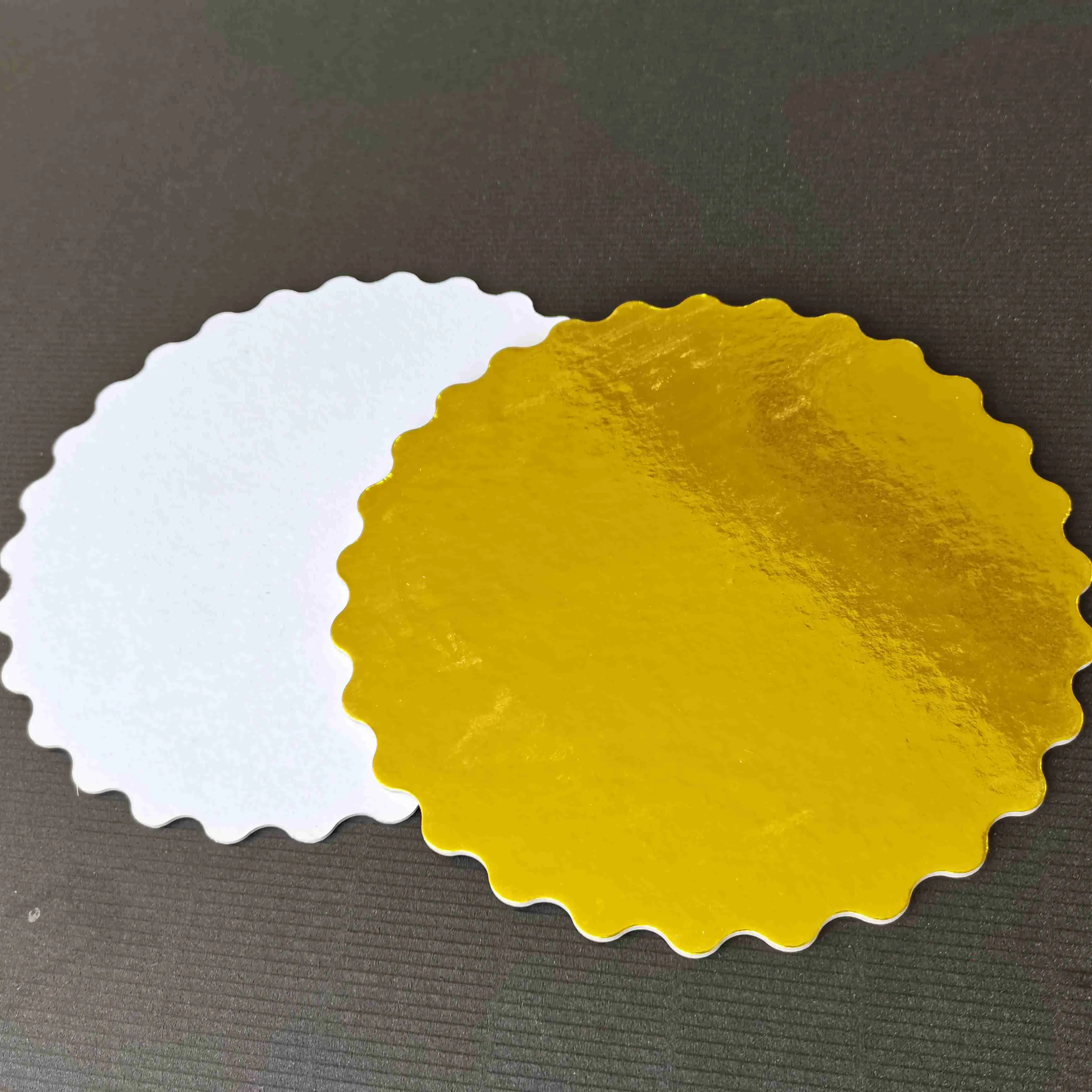 High Quality Wholesale Recyclable Laminated Gold Grey board Round Cake Boards Cake Circle Scalloped Edge With Free Samples