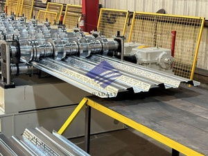 Máquina formadora de rollos de uso de techo de hoja perfilada de acero galvanizado con motor de engranajes y bomba - Product Image 2