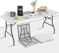 Table pliante rectangulaire en plastique HDPE blanc durable pour l'extérieur, avec pieds pliants, idéale pour les dîners, les jardins, les fêtes, les événements et les hôtels.