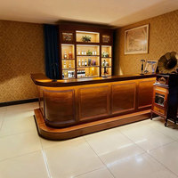 Comptoir de bar/café/caisse multifonctionnel commercial en bois massif européen Uyiem, style médiéval antique, en forme d'arc