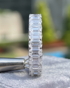 Élégante bague de mariage pour femme en or rose et or blanc, sertie d'un diamant émeraude de laboratoire de 6,50 carats, taille émeraude, certifié IGI, plaqué rhodium - Product Image 5