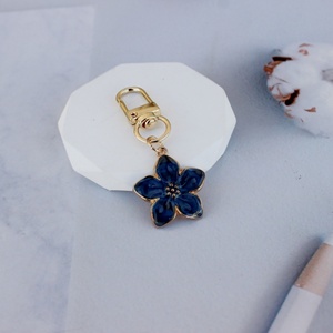 Wholesale Custom 3D Metal <b>Cute</b> Enamel Small Flower Designer Keychain Bag Fashion Pendant Charm - Product Image 3