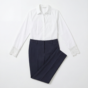 Completo da Ufficio da Donna OEM ODM 2 Pezzi: Camicia Bianca con Polsini in <span class=keywords><strong>Pizzo</strong></span> e Pantaloni Blu Navy a Righe Sottili - Abbigliamento da Lavoro Business Casual - Product Image 5