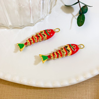 Pendentif série océan été européen américain personnalisé bijoux poisson rouge haut de gamme collier poisson coloré accessoires en laiton