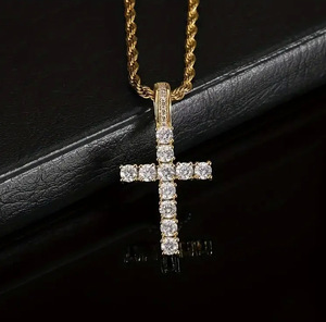 Модное ожерелье с кулоном-крестом из нержавеющей стали с позолотой 18K, инкрустированное кристаллами бриллиантовой огранки, в стиле хип-хоп, на цепочке-веревочке, от стороннего производителя - Product Image 1