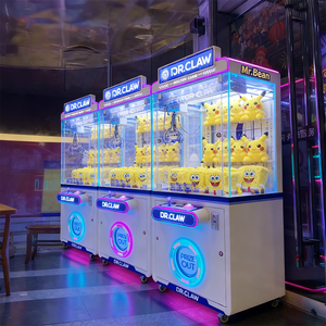 Crea momentos dignos de ser publicados en redes sociales con una moderna máquina de peluches y juegos interiores fotogénicos que los invitados adoran compartir. - Product Image 2