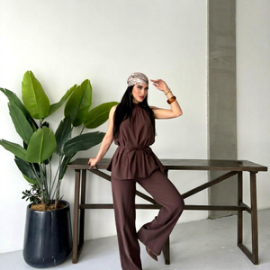 Ensemble pantalon deux pièces personnalisable pour femme, col halter, sans manches, longueur genou, en polyester, fabriqué en Turquie - Product Image 1