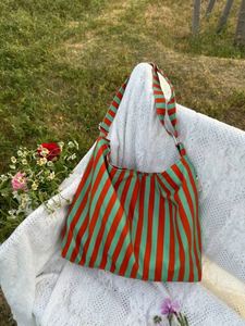 Bolso de compras con rayas retro, gran capacidad, portátil, moderno, de lona de algodón, bandolera de un solo hombro - Product Image 3