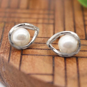 Pendientes de perlas de oro blanco con engaste en bisel, pendientes clásicos para mujer E3219 - Product Image 4