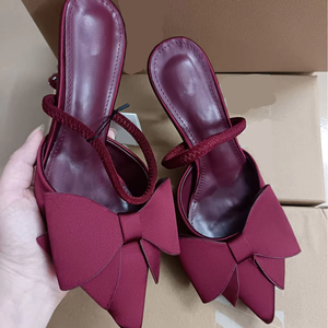 Chaussures à talons hauts pour femmes 2025, nouveau modèle, style féerique sexy, à bout pointu, à talon fin, à découpe basse, avec motif flocon de neige - Product Image 1