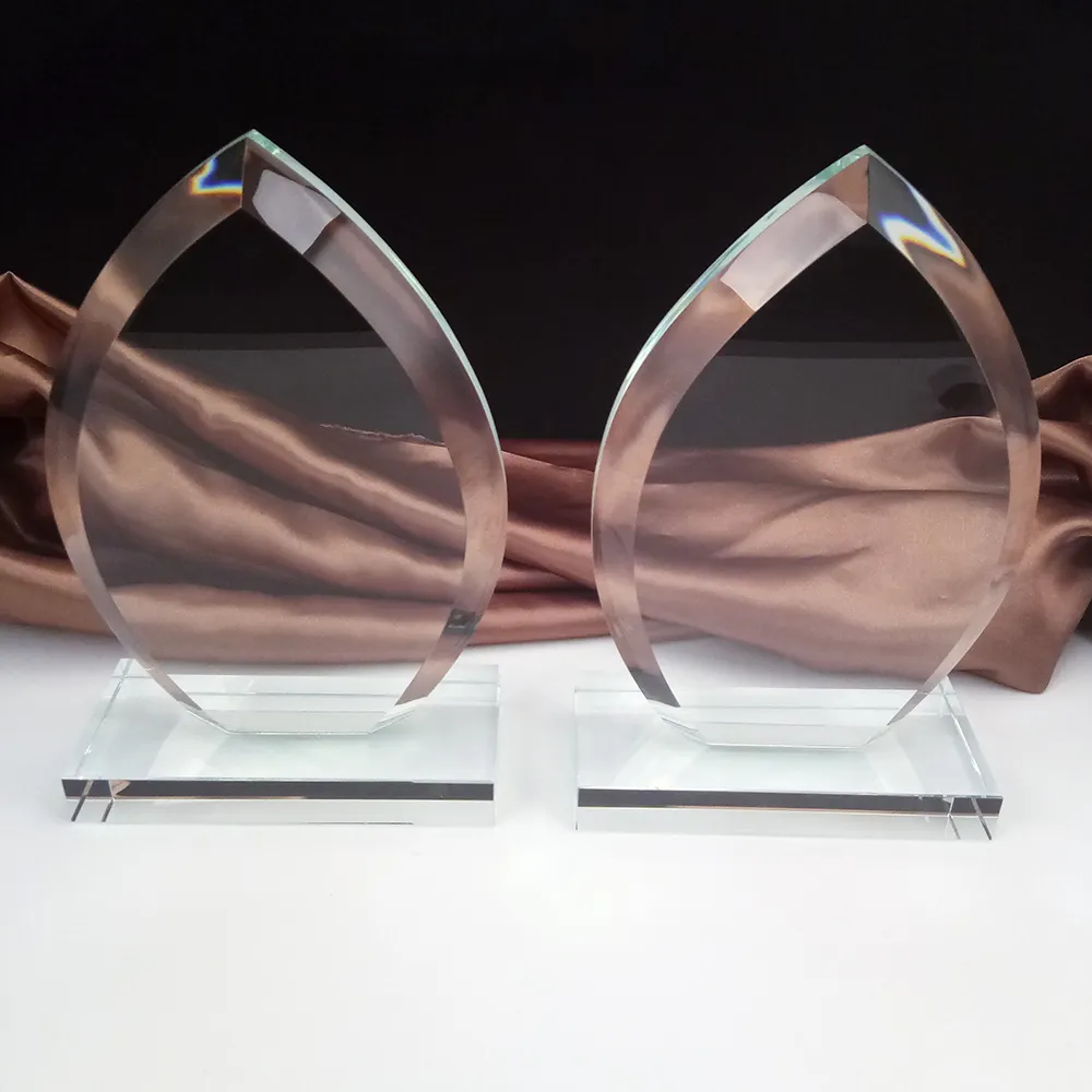 Premio del trofeo di cristallo di vetro trasparente del regalo di nozze di affari di nuovo disegno unico costomerizzato all'ingrosso di alta qualità