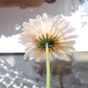 Nouveau petit bouquet de marguerites artificielles en soie, chrysanthèmes hollandais et cosmos pour mariage, décoration intérieure, fête des Mères et rentrée scolaire - Product Image 5