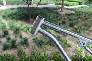 Cadre de vélo à suspension en titane avec photo complète - Product Image 3