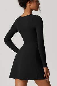 Elegantes eng anliegendes Mini kleid für Damen mit quadratischem Hals und langärmligem Schlitz-Flare-Saum Bodycon Party Tennis kleid Logo Taille - Product Image 3