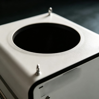 Armoire en tôle blanche certifiée ISO9001 avec joint d'étanchéité, poignées tubulaires et pieds réglables pour instruments