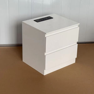 طاولة جانبية خشبية مع محطة شحن، خزانة سرير بدرجين، طاولة ليلية بلوحة محززة، خزانة تخزين لغرفة النوم - Product Image 2