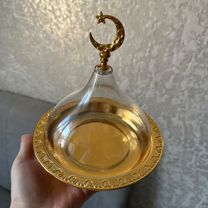 Bandeja de Servicio con Tapa Dorada Mubarak de Oriente Medio, Vajilla para Ramadán con Cúpula de Acrílico y Aluminio, Bandeja para Servir Dulces - Product Image 1