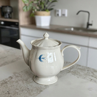 Service de table en céramique peint à la main, motif hirondelle en relief sous glaçure, design moderne et simple, comprenant bol, assiette, bouilloire, tasse à café haut de gamme