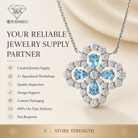 Collier Fleur Ajourée en Argent Sterling S925 avec Aquamarine et Accents de Zirconium Cubique, Plaqué Or Blanc Minimaliste pour Boutiques et Vente au Détail