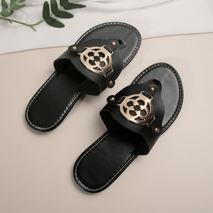QF1 2025 Sandalias Planas de Verano con Punta Abierta y Hebilla Metálica, Chanclas Elegantes para Hombre y Mujer - Product Image 6