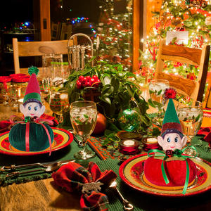 Adorno Navideño Personalizado de Muñeco de Nieve de Lona a Cuadros Rojos y Blancos para Colgar en el Árbol - Product Image 2