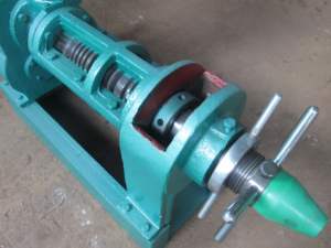 Vente chaude Presse <span class=keywords><strong>à</strong></span> <span class=keywords><strong>huile</strong></span> automatique de haute qualité <span class=keywords><strong>à</strong></span> froid et <span class=keywords><strong>à</strong></span> chaud Machine <span class=keywords><strong>à</strong></span> presser l'<span class=keywords><strong>huile</strong></span> de soja et <span class=keywords><strong>d</strong></span>'<span class=keywords><strong>olive</strong></span> utilisée pour le <span class=keywords><strong>moulin</strong></span> <span class=keywords><strong>à</strong></span> <span class=keywords><strong>huile</strong></span> comestible avancé direct pour les graines de thé - Product Image 1