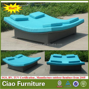 เตียงอาบแดดสำหรับสวนริมสระว่ายน้ำ ทำจากอลูมิเนียมหวายเทียม พร้อมเบาะและหมอน - Product Image 2