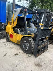 Chariots élévateurs Komatsu d'occasion FD25 FD30 FD50 FD70, chariots élévateurs diesel de 3 tonnes avec mât à deux/trois étages à vendre - Product Image 2