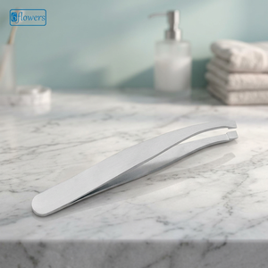Pinza de Precisión para Cejas con Punta Inclinada para un Depilado Preciso - Product Image 3