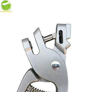 Veterinair instrument voor het markeren van oren van varkens en runderen, driehoekige pons, oorplakker, oorplakker tang, oorplakker voor varkens en runderen - Product Image 4