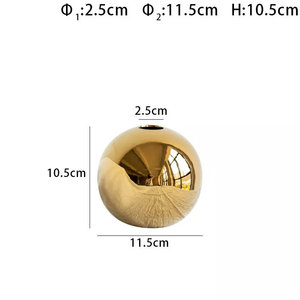 Vaso in ceramica a sfera dorata - Product Image 1