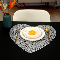 Set de table décoratif en forme de cœur, anti-brûlure, lavable, isolant thermique, pour la Saint-Valentin, style occidental, pour la maison