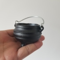Mini chaudron de sorcière en fonte pour bébé