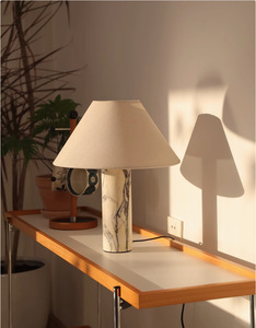 Lámpara de Mesa Moderna de Diseño Italiano con Base de Mármol y Pantalla Metálica, Decorativa para Sala de Estar, Dormitorio, Hotel, Oficina, Lámpara de Escritorio de Lujo para Mesa de Noche - Product Image 6