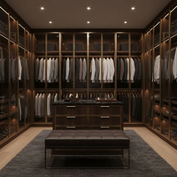 Armoire en verre à portes battantes moderne personnalisée Aige avec éclairage LED doux extensible et verrouillable pour la maison, l'hôtel, la villa, l'appartement