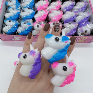 Anillo de juguete de unicornio con luces, diseño de cabeza de animal, luz de dedo para fiesta, anillo LED con forma de animal, regalo de alta calidad - Product Image 1
