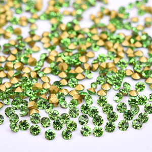 Vente en gros de 1440 pièces par sac de strass en verre <span class=keywords><strong>Chaton</strong></span> non thermocollants à dos pointu pour vêtements et nail <span class=keywords><strong>art</strong></span> - Product Image 4