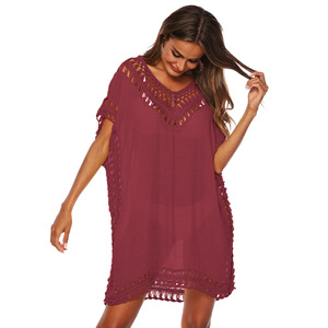 Robe de plage tropicale à col en V ajouré, bordure crochetée à la main, coupe ample, idéale pour les escapades en bord de mer et les tenues décontractées au bord de la piscine - Product Image 2