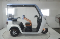 Tricycle électrique intelligent à quatre roues pour adultes, une voiture familiale chinoise avec une batterie durable et longue durée de vie